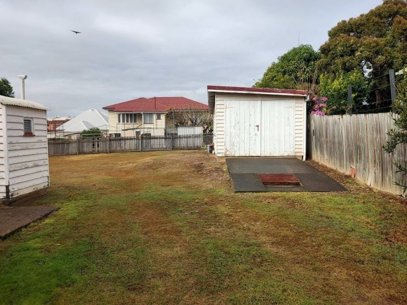 2 Elizabeth Street, Woodend QLD 4305