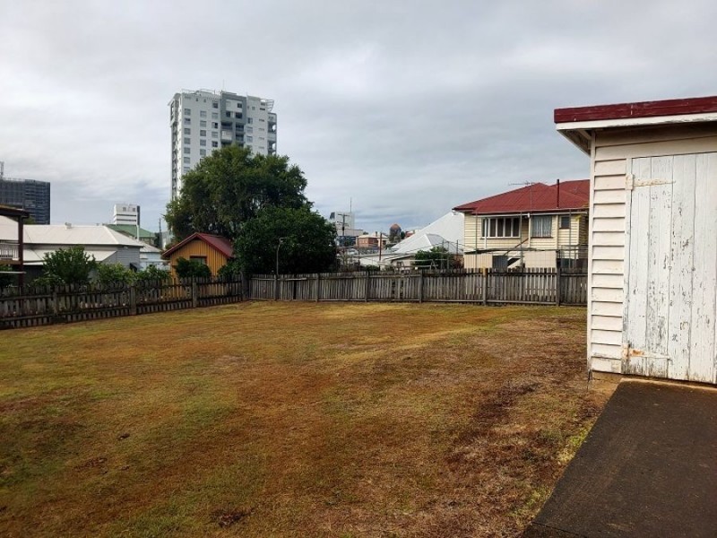 2 Elizabeth Street, Woodend QLD 4305