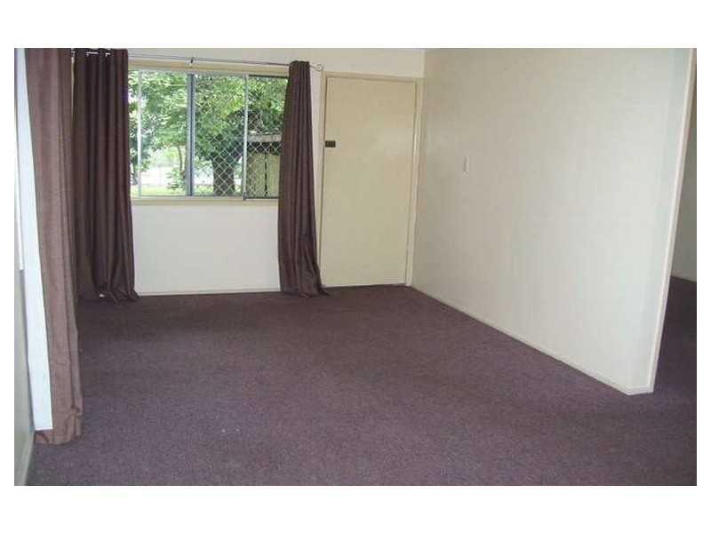 2/215 Old Logan Road, Camira QLD 4300