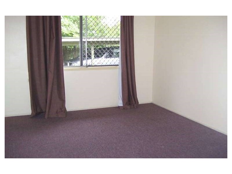 2/215 Old Logan Road, Camira QLD 4300