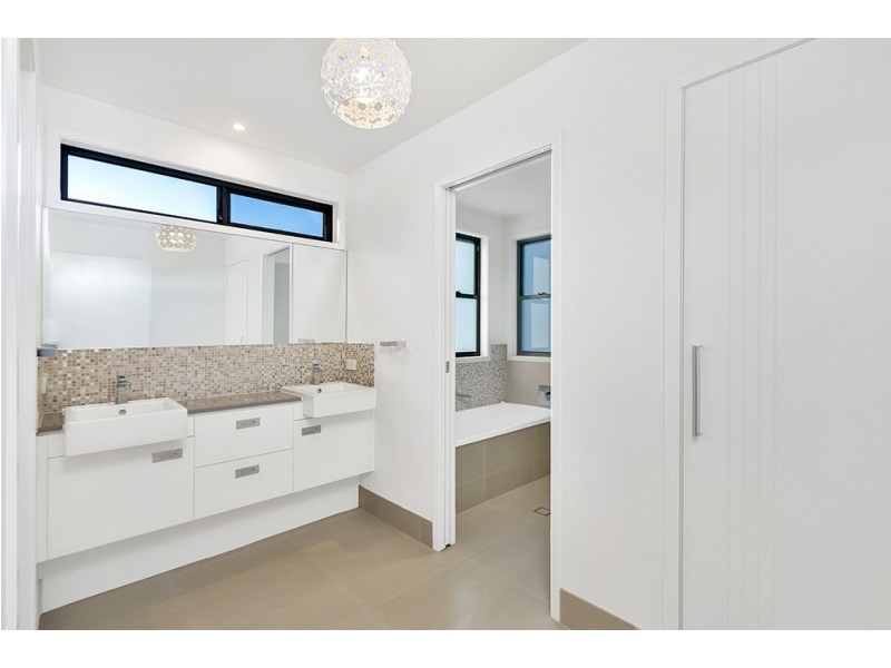 14 Chanel Court, Eight Mile Plains QLD 4113