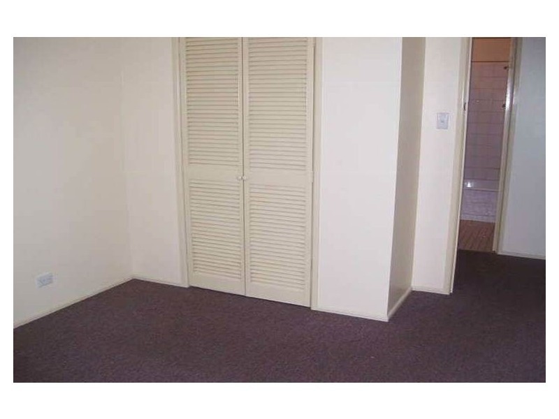 1/1/215 Old Logan Rd, Camira QLD 4300