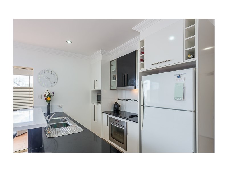 2/70 Ekibin Road, Annerley QLD 4103