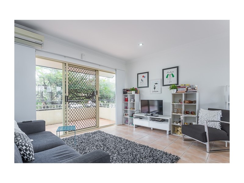 2/70 Ekibin Road, Annerley QLD 4103