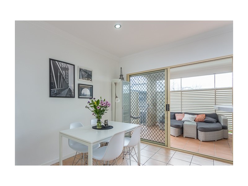 2/70 Ekibin Road, Annerley QLD 4103