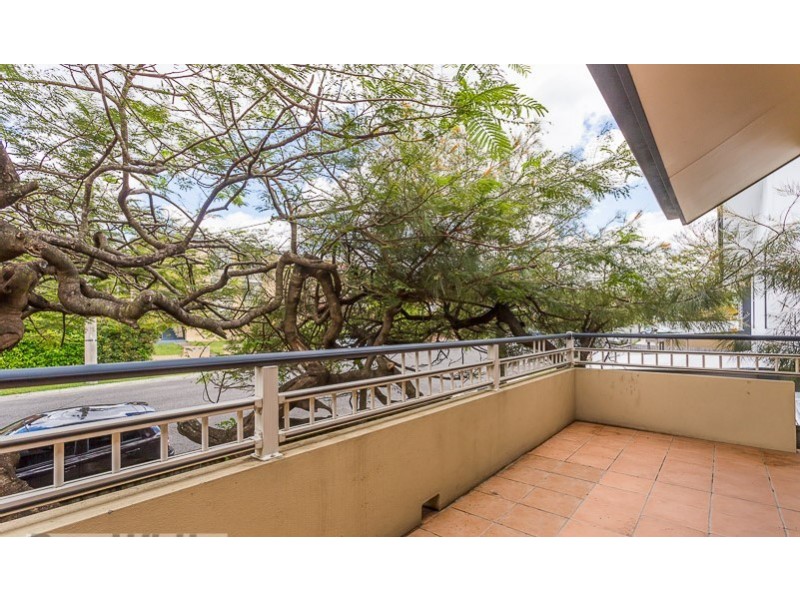 2/70 Ekibin Road, Annerley QLD 4103