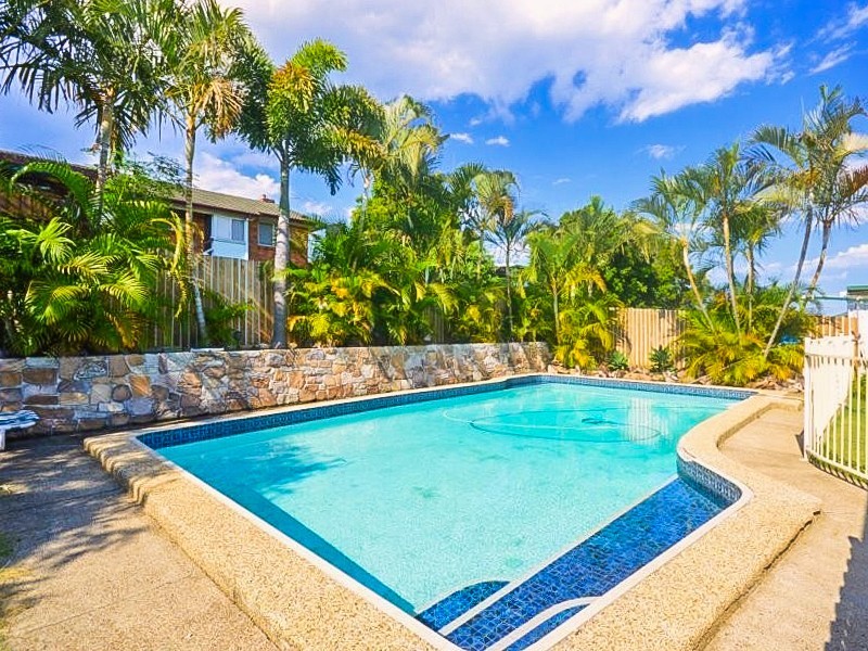 232 Broadwater Road, Mansfield QLD 4122