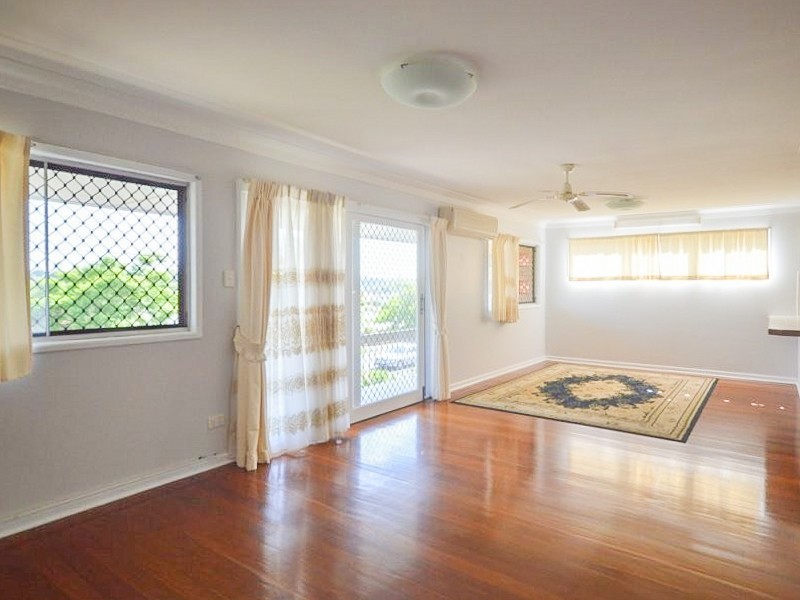 232 Broadwater Road, Mansfield QLD 4122