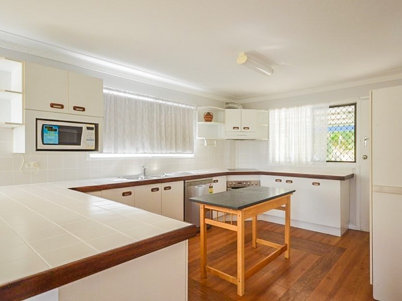 232 Broadwater Road, Mansfield QLD 4122