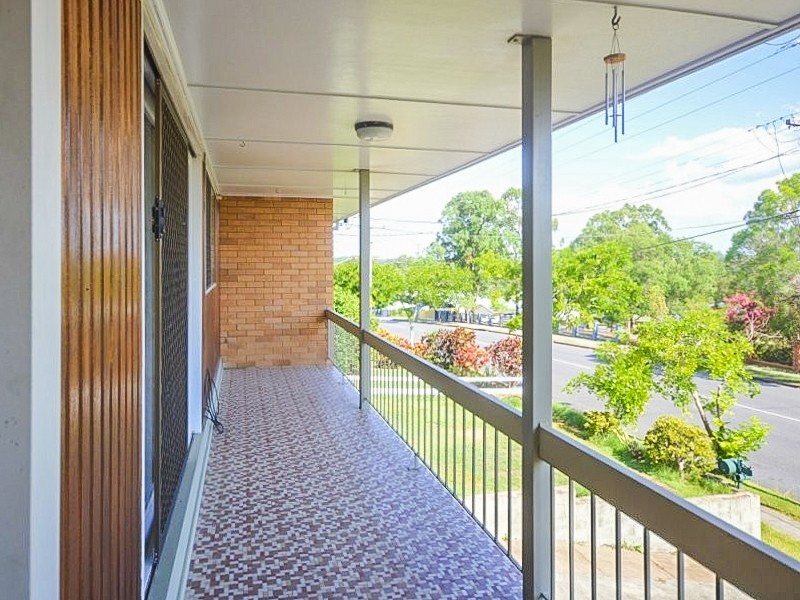 232 Broadwater Road, Mansfield QLD 4122