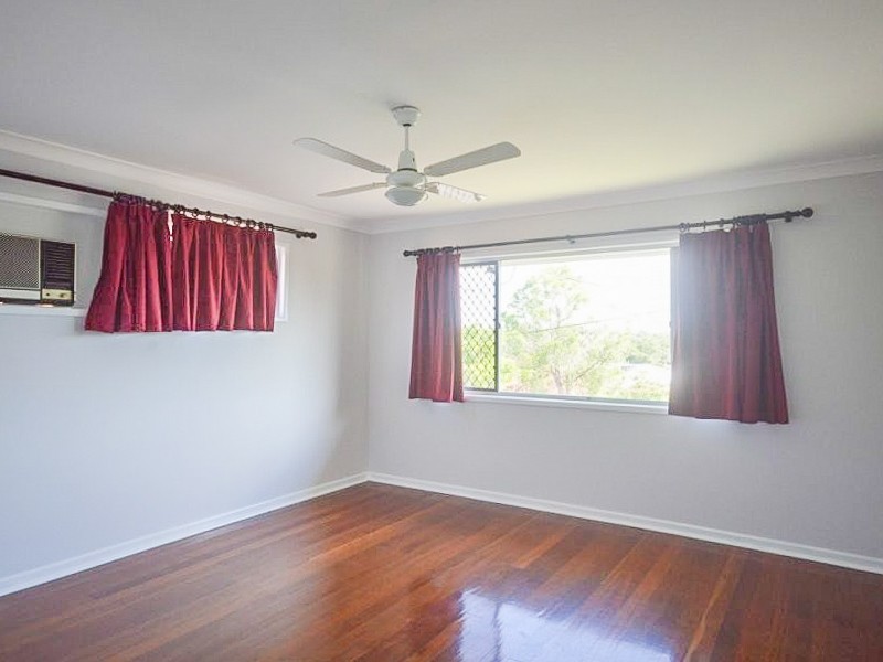 232 Broadwater Road, Mansfield QLD 4122