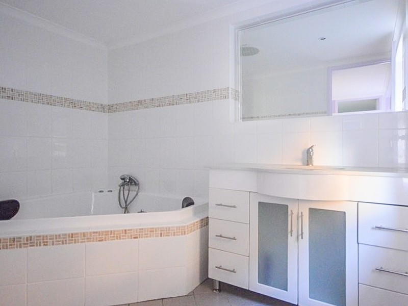 232 Broadwater Road, Mansfield QLD 4122