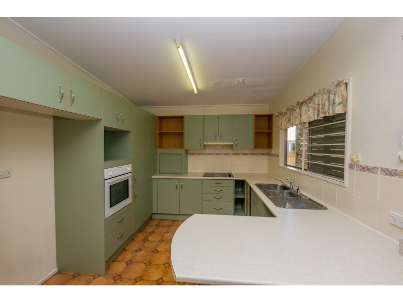 6 Ingal, Wishart QLD 4122