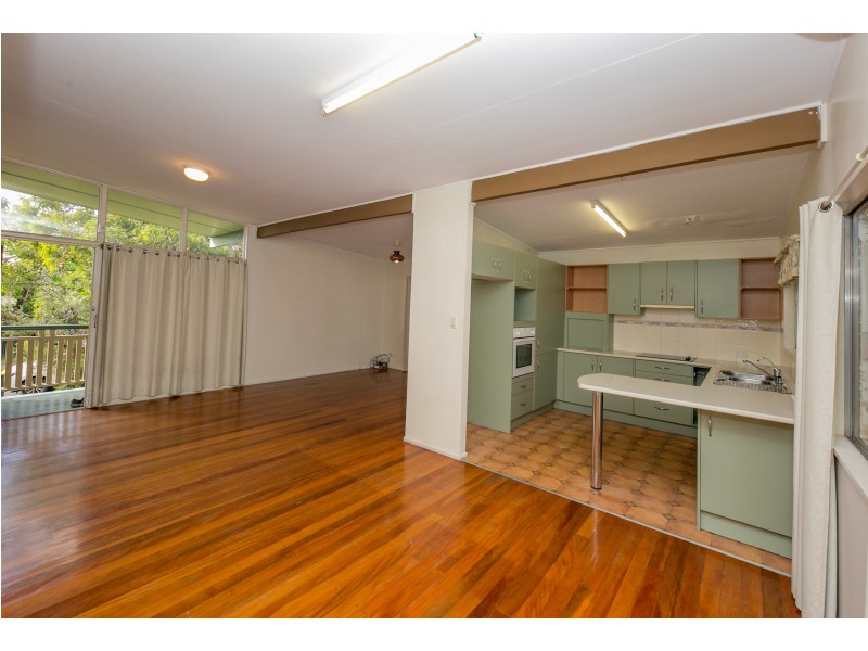 6 Ingal, Wishart QLD 4122