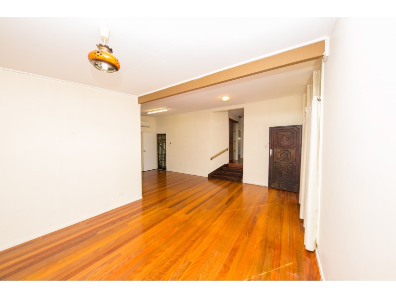 6 Ingal, Wishart QLD 4122