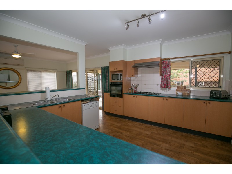 11 Pleasant Place, Wishart QLD 4122