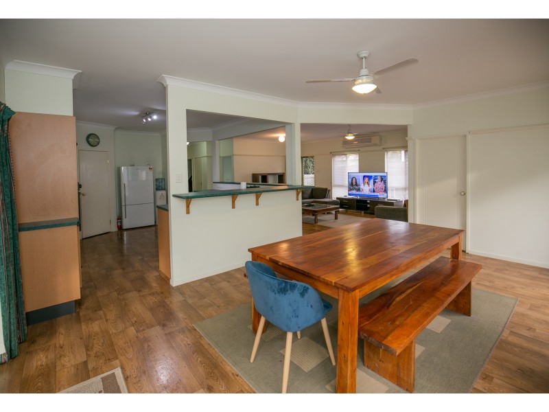 11 Pleasant Place, Wishart QLD 4122