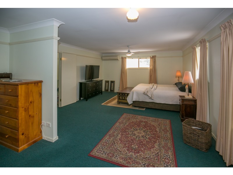 11 Pleasant Place, Wishart QLD 4122