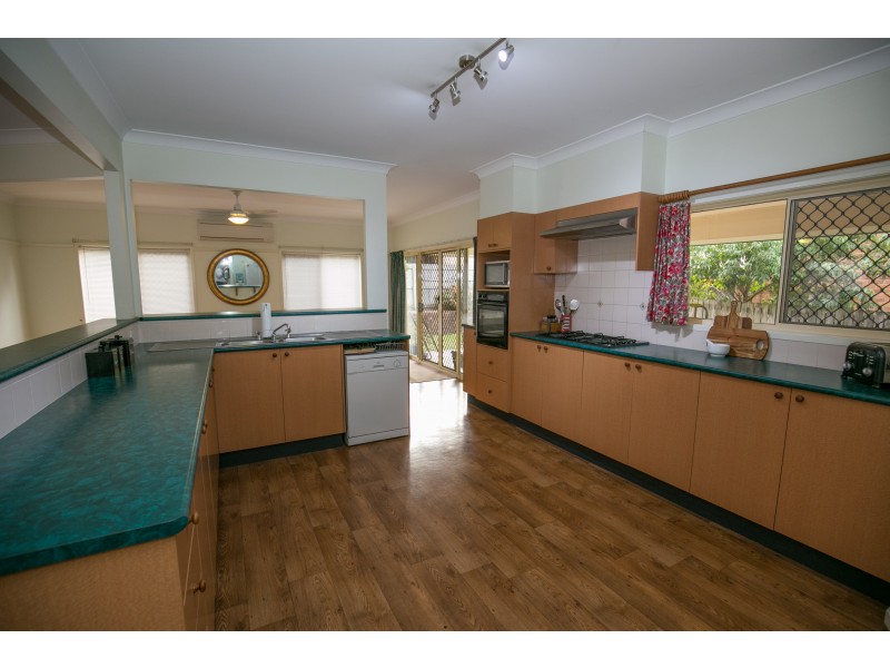 11 Pleasant Place, Wishart QLD 4122