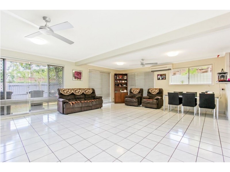 525 Broadwater Road, Mansfield QLD 4122