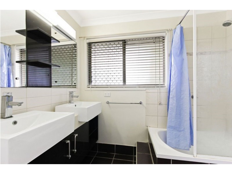 525 Broadwater Road, Mansfield QLD 4122