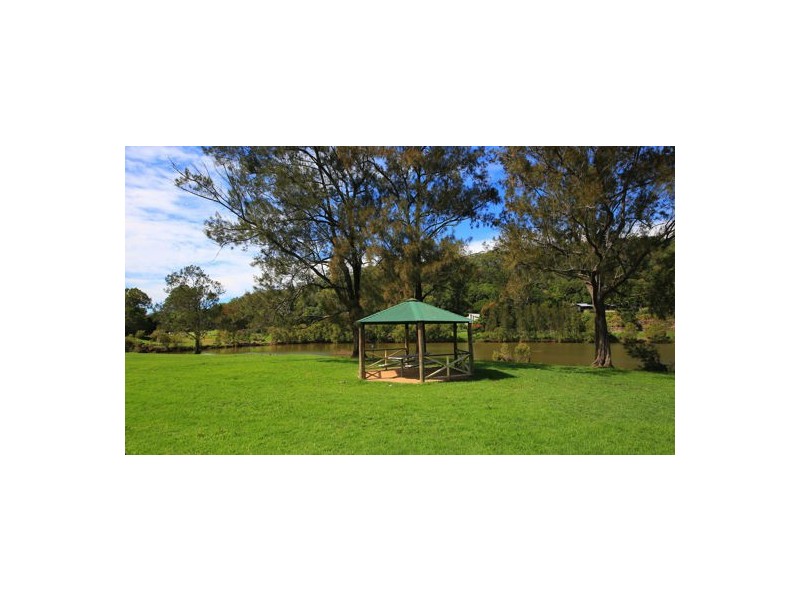 4 Roker Drive, Currumbin Waters QLD 4223
