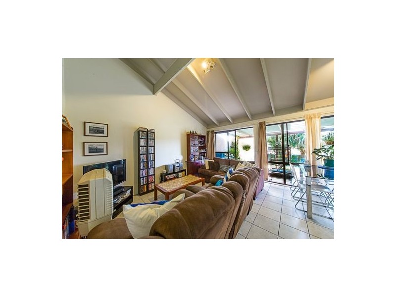 1/5 Ash Court, Arundel QLD 4214