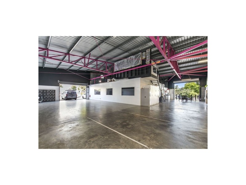 15 Elliott Court, Hillcrest QLD 4118