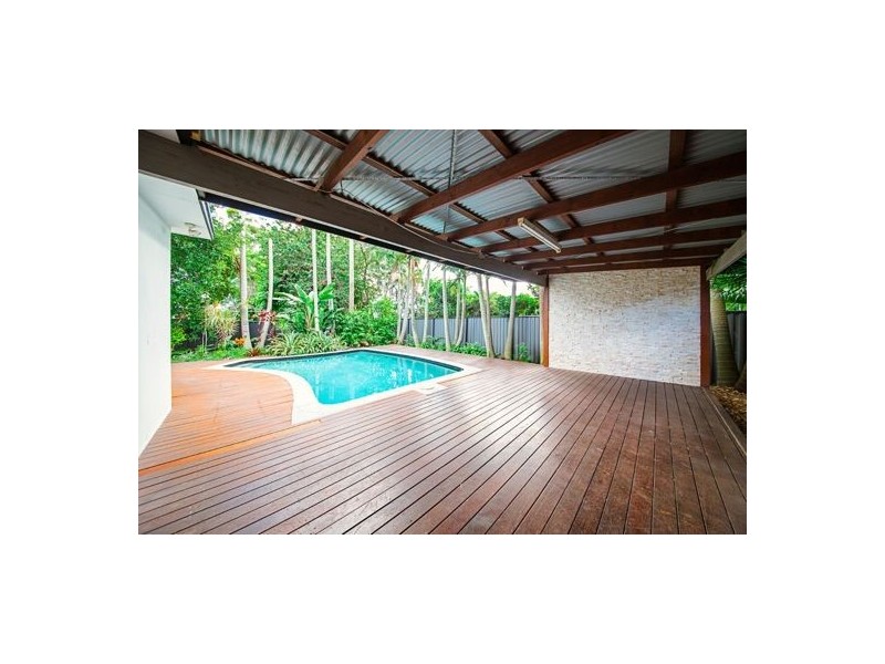 5 Susanne Street, Southport QLD 4215