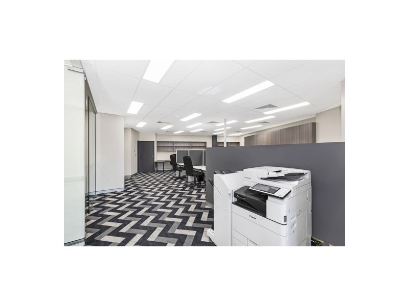 LEASE B, 33 RACECOURSE ROAD, Hamilton QLD 4007