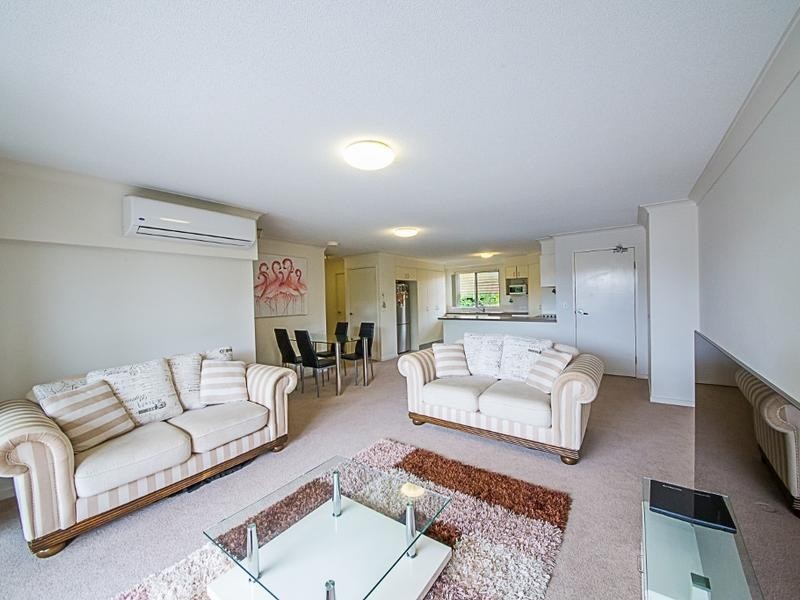 10/13D Wyndham Ave, Southport QLD 4215