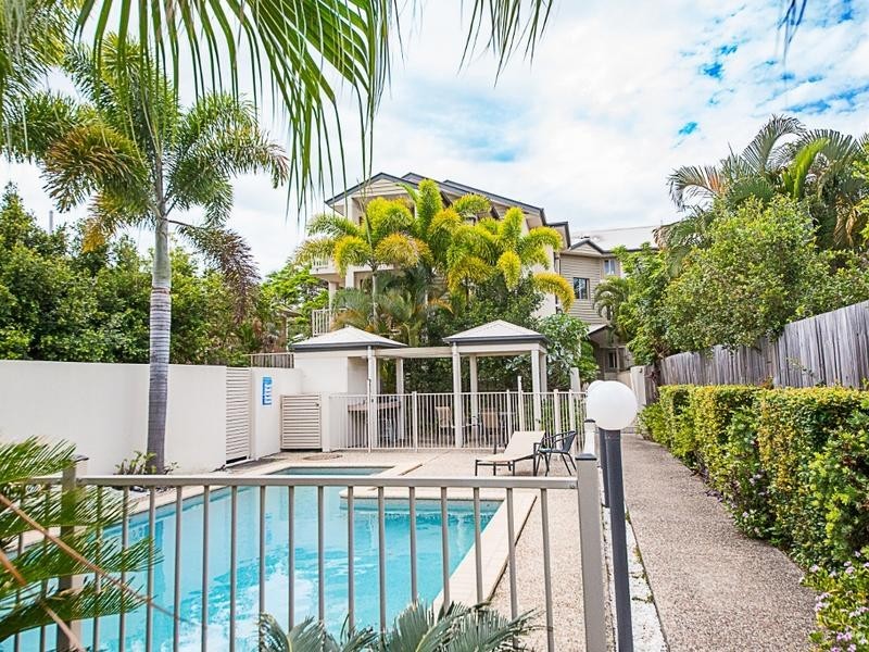 10/13D Wyndham Ave, Southport QLD 4215