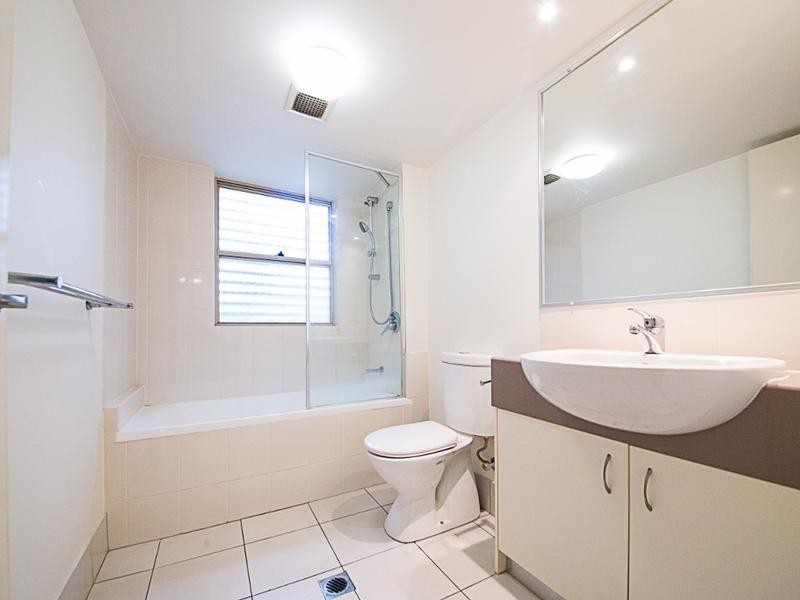 10/13D Wyndham Ave, Southport QLD 4215