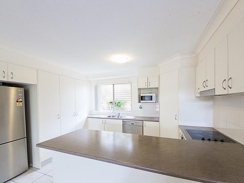 10/13D Wyndham Ave, Southport QLD 4215