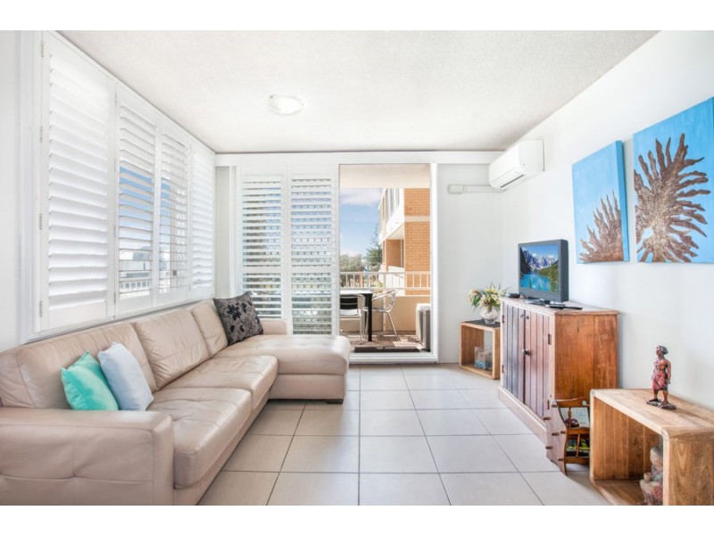2 Elizabeth Avenue, Broadbeach QLD 4218