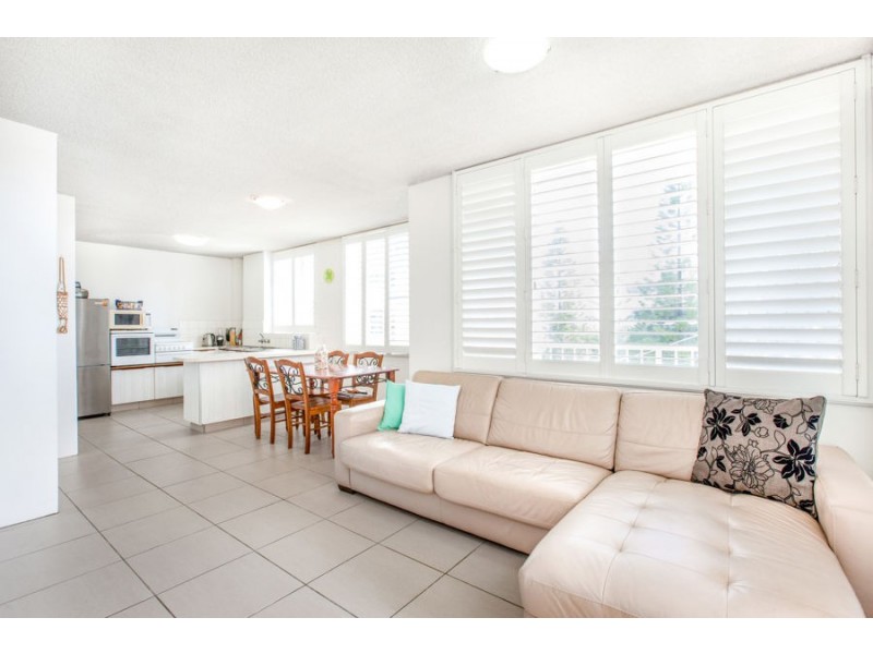 2 Elizabeth Avenue, Broadbeach QLD 4218