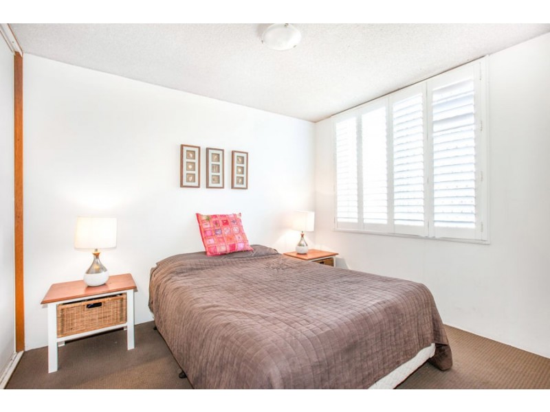 2 Elizabeth Avenue, Broadbeach QLD 4218