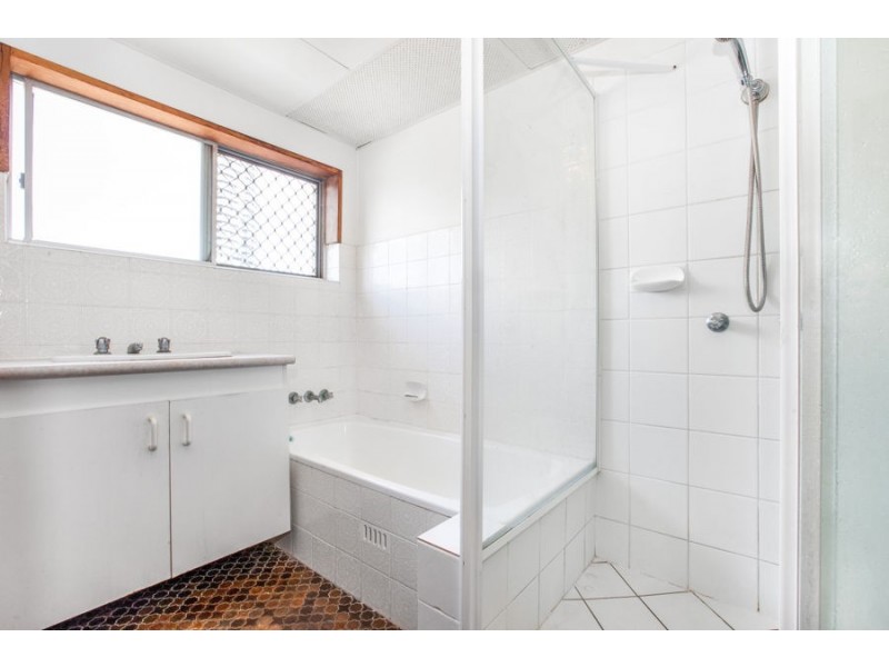 2 Elizabeth Avenue, Broadbeach QLD 4218