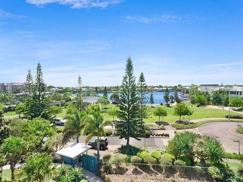 57/4 Grand Parade, Parrearra QLD 4575