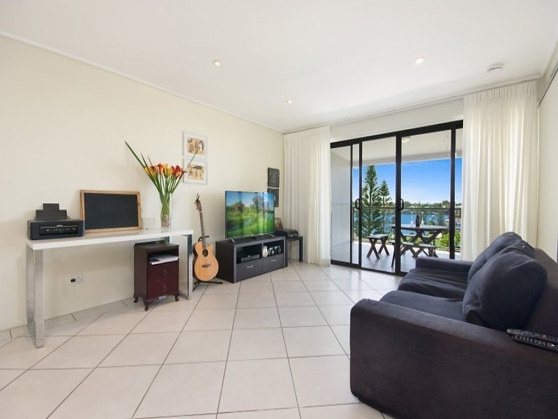 57/4 Grand Parade, Parrearra QLD 4575