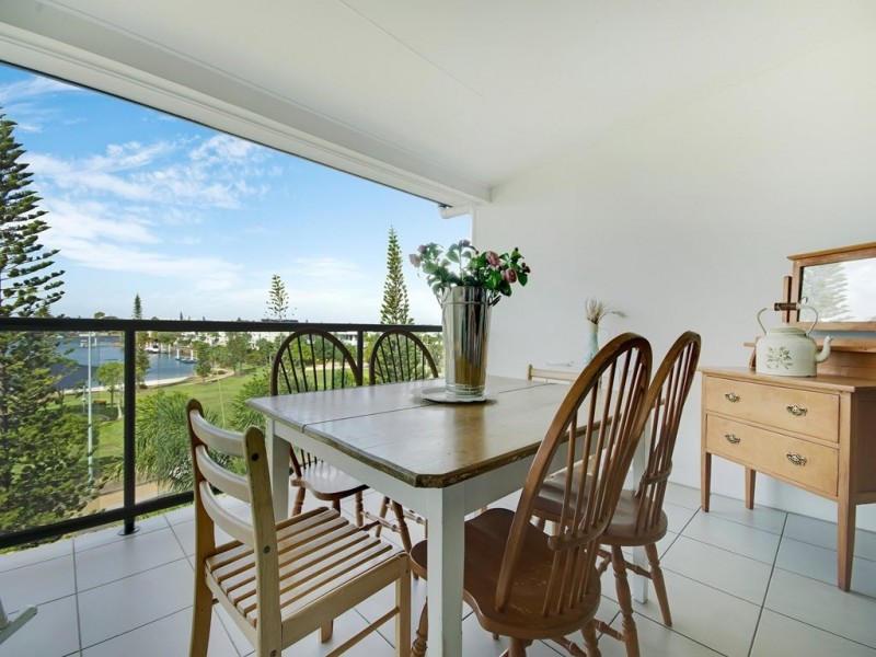 62/4 Grand Parade, Parrearra QLD 4575