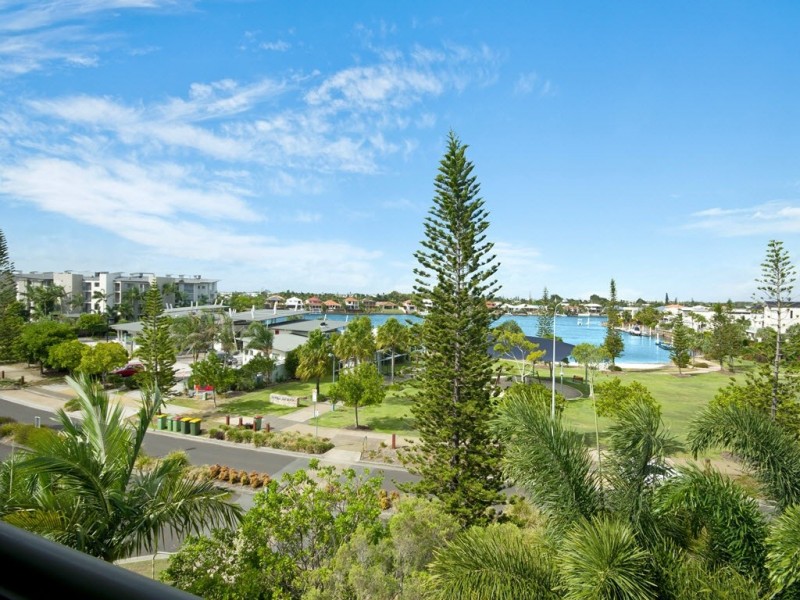 62/4 Grand Parade, Parrearra QLD 4575