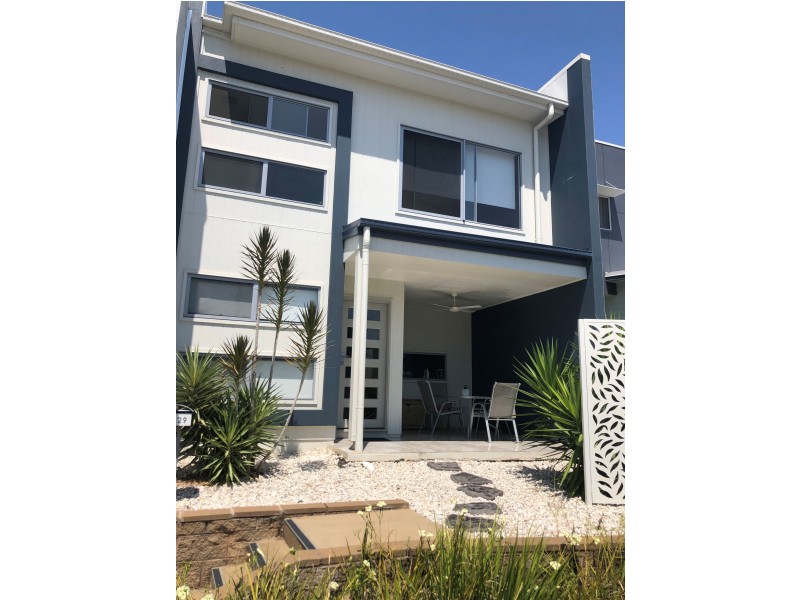 129 Sunshine Cove Way, Maroochydore QLD 4558