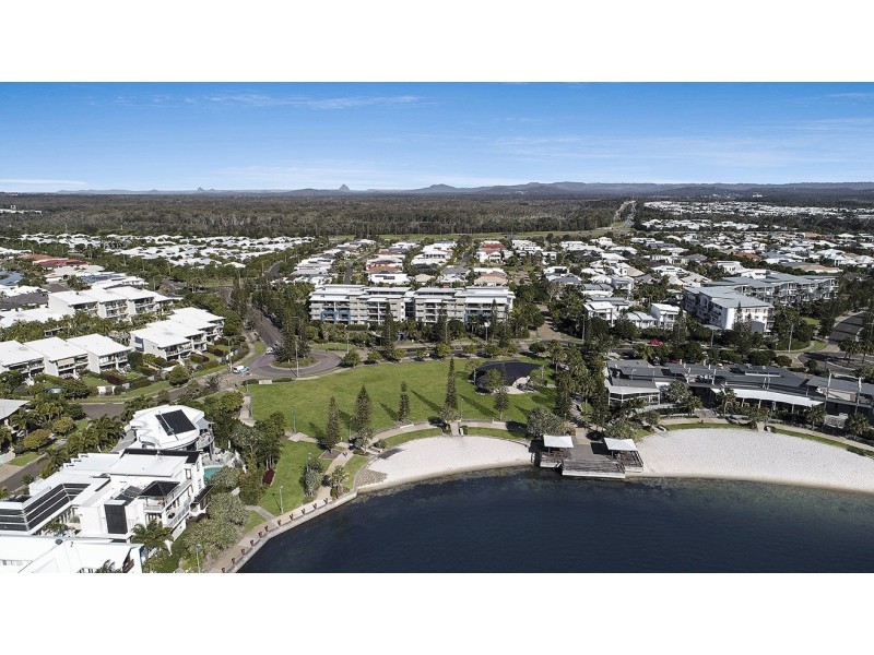 13/4 Grand Parade, Parrearra QLD 4575