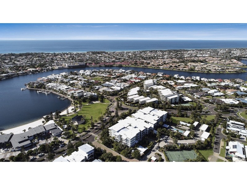 13/4 Grand Parade, Parrearra QLD 4575