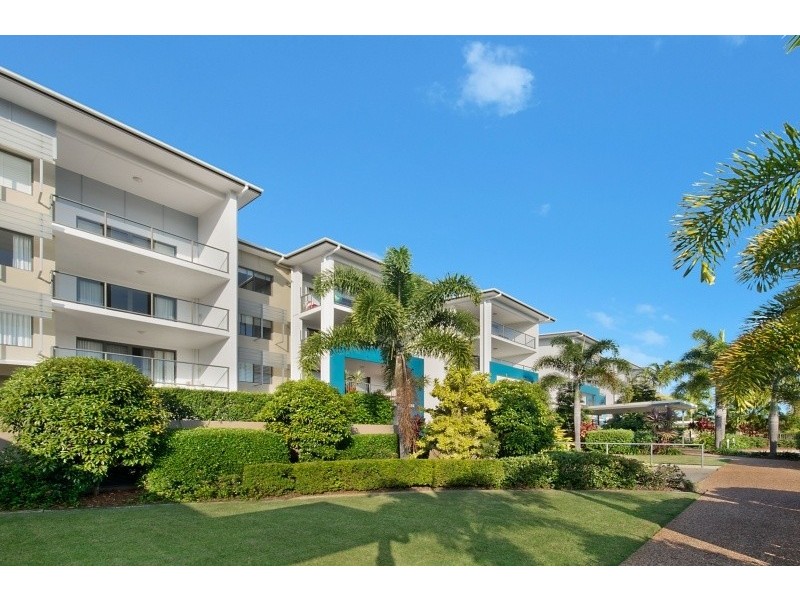 13/4 Grand Parade, Parrearra QLD 4575