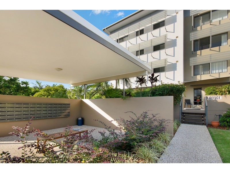 13/4 Grand Parade, Parrearra QLD 4575
