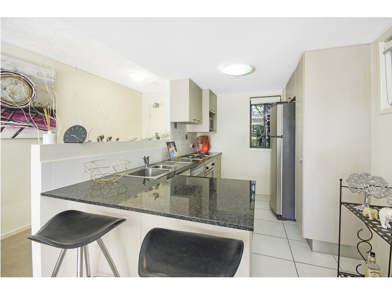 13/4 Grand Parade, Parrearra QLD 4575