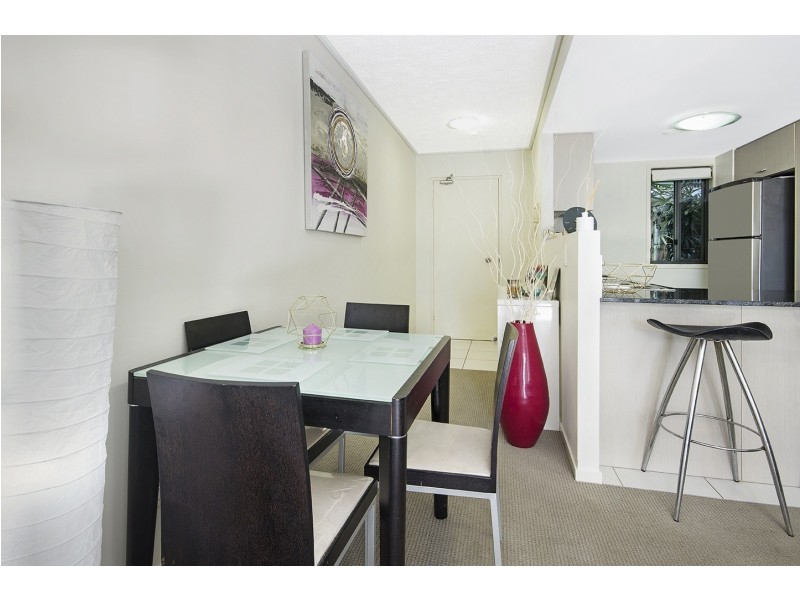 13/4 Grand Parade, Parrearra QLD 4575