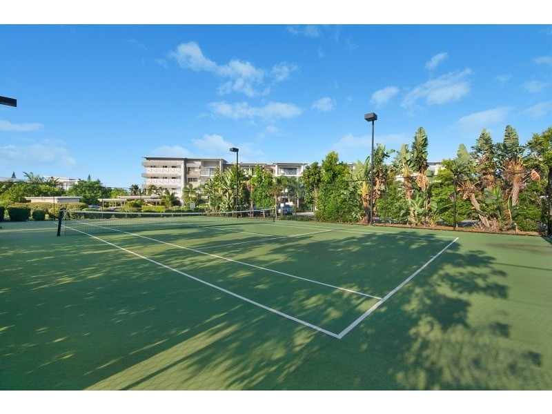 13/4 Grand Parade, Parrearra QLD 4575